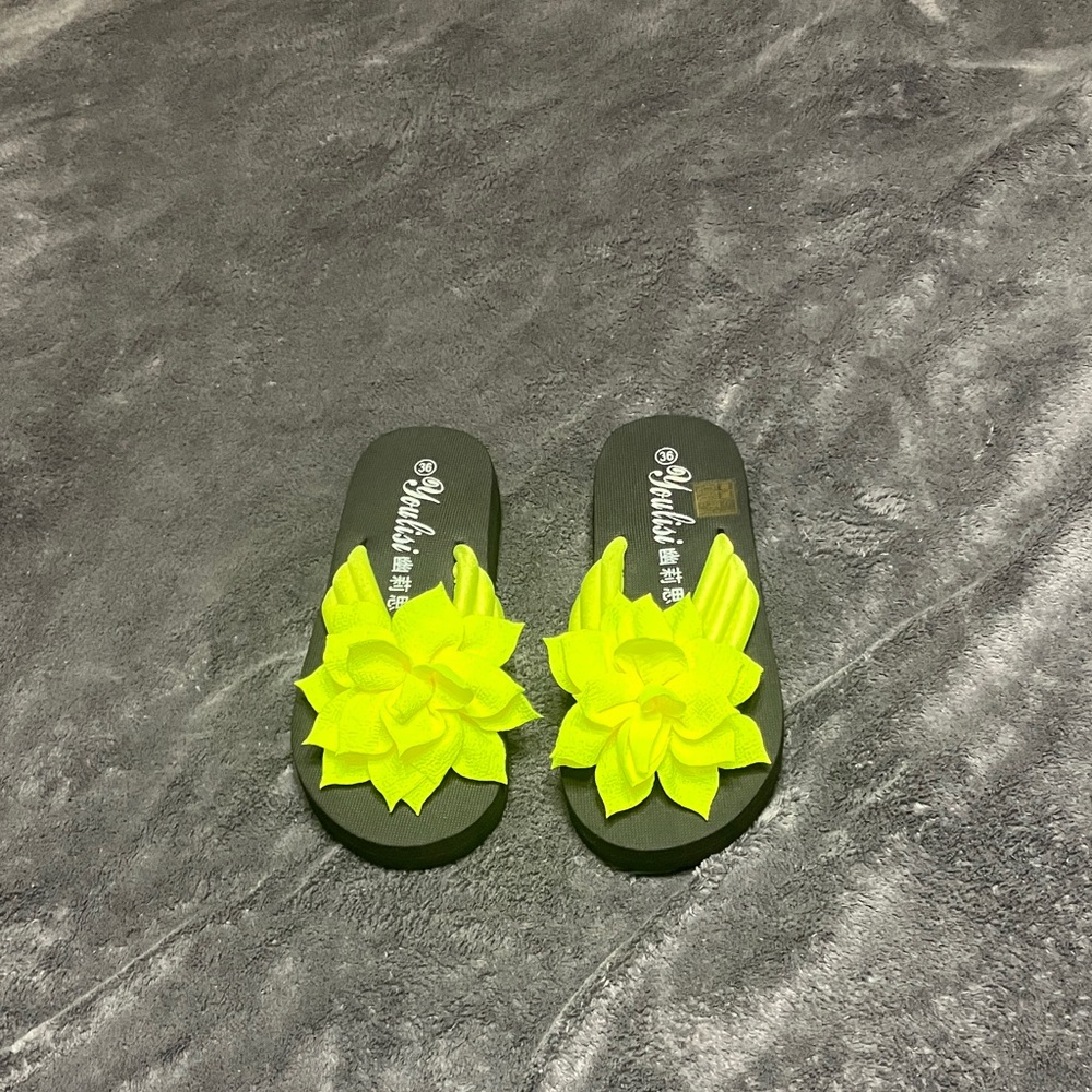 Stylish Yellow Flower Sandals
